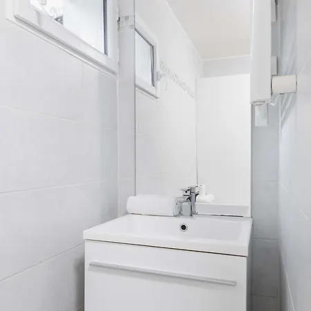 Studio Confortable Proche Metro - Mande - 2p Apartament